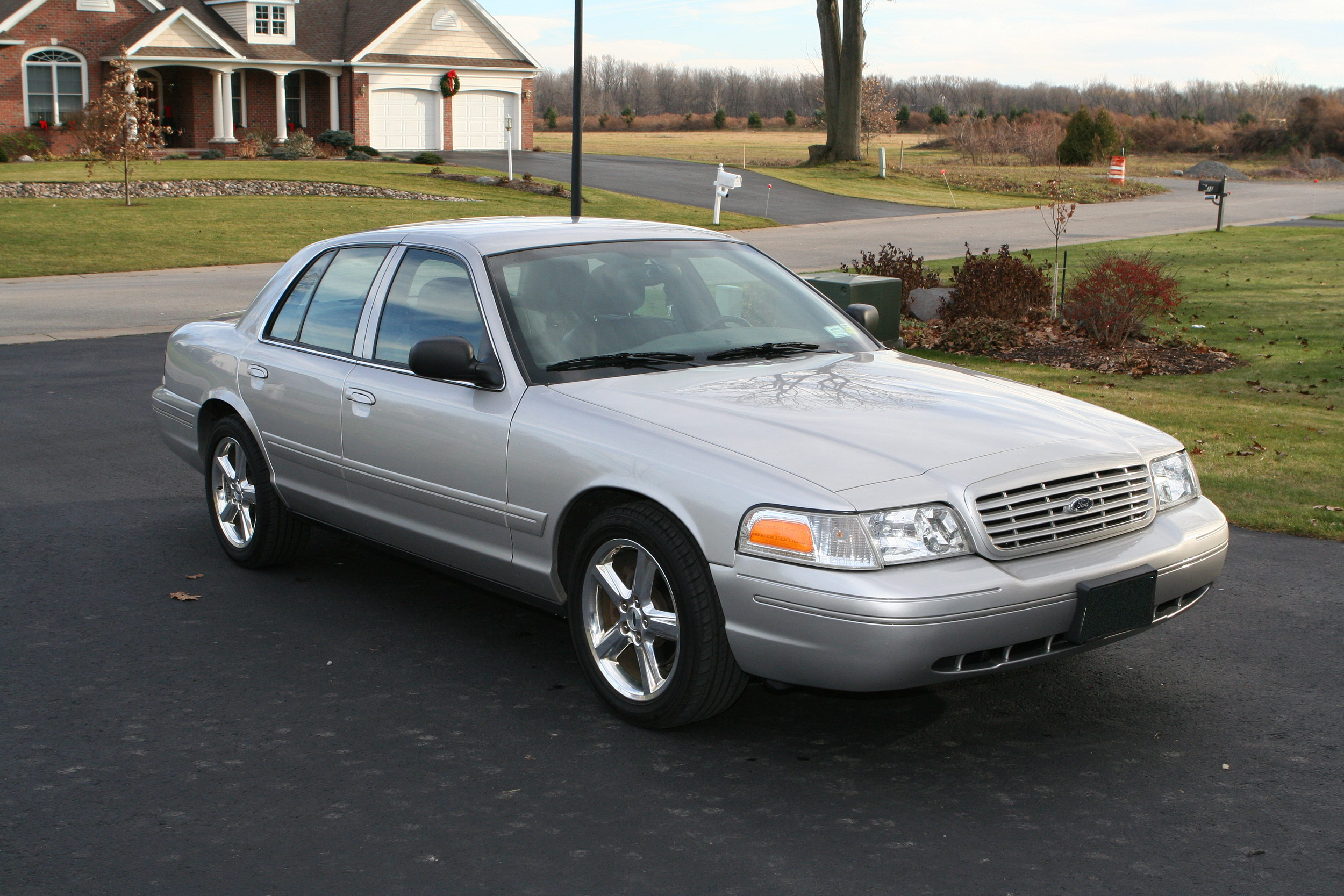 ford crown victoria 2004